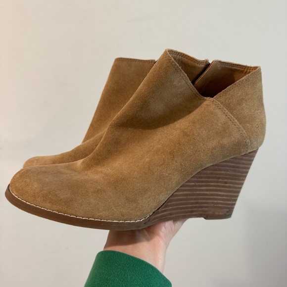 Lucky Brand Yakeena Tan Suede Wedge Booties Size 10 - Picture 3 of 9
